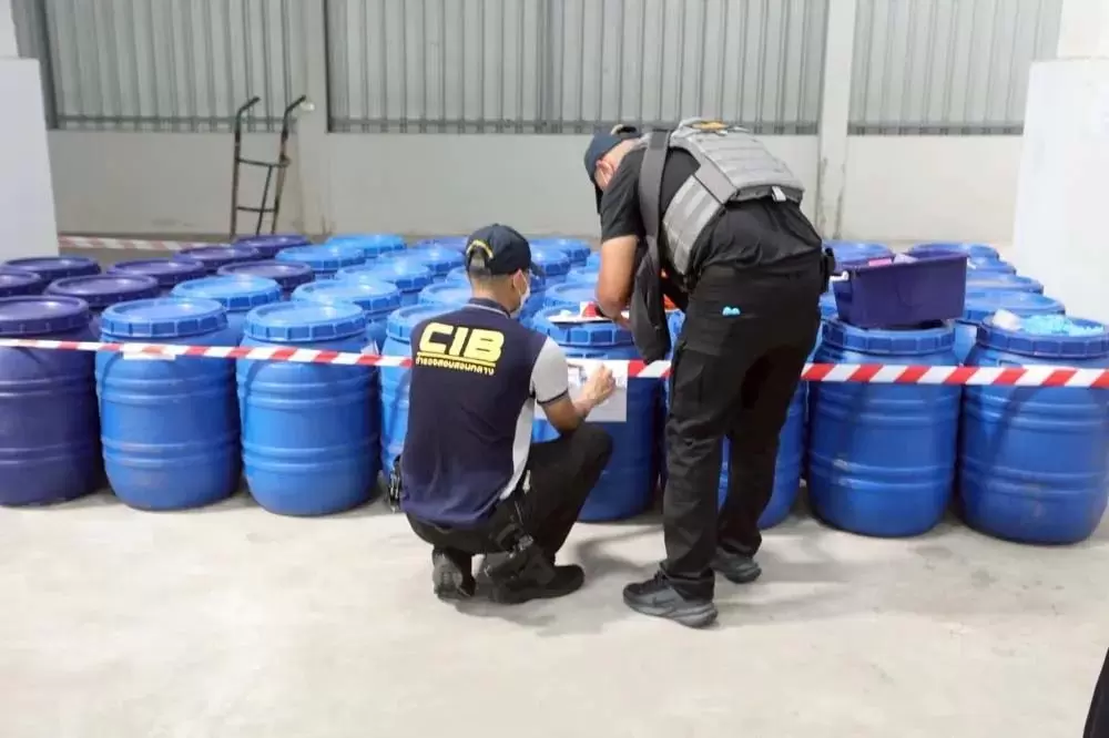 泰警突袭一仓库，查获数百桶中国进口腌制猪肠-xss云之家